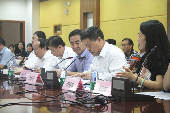 蒋盛益主持会议